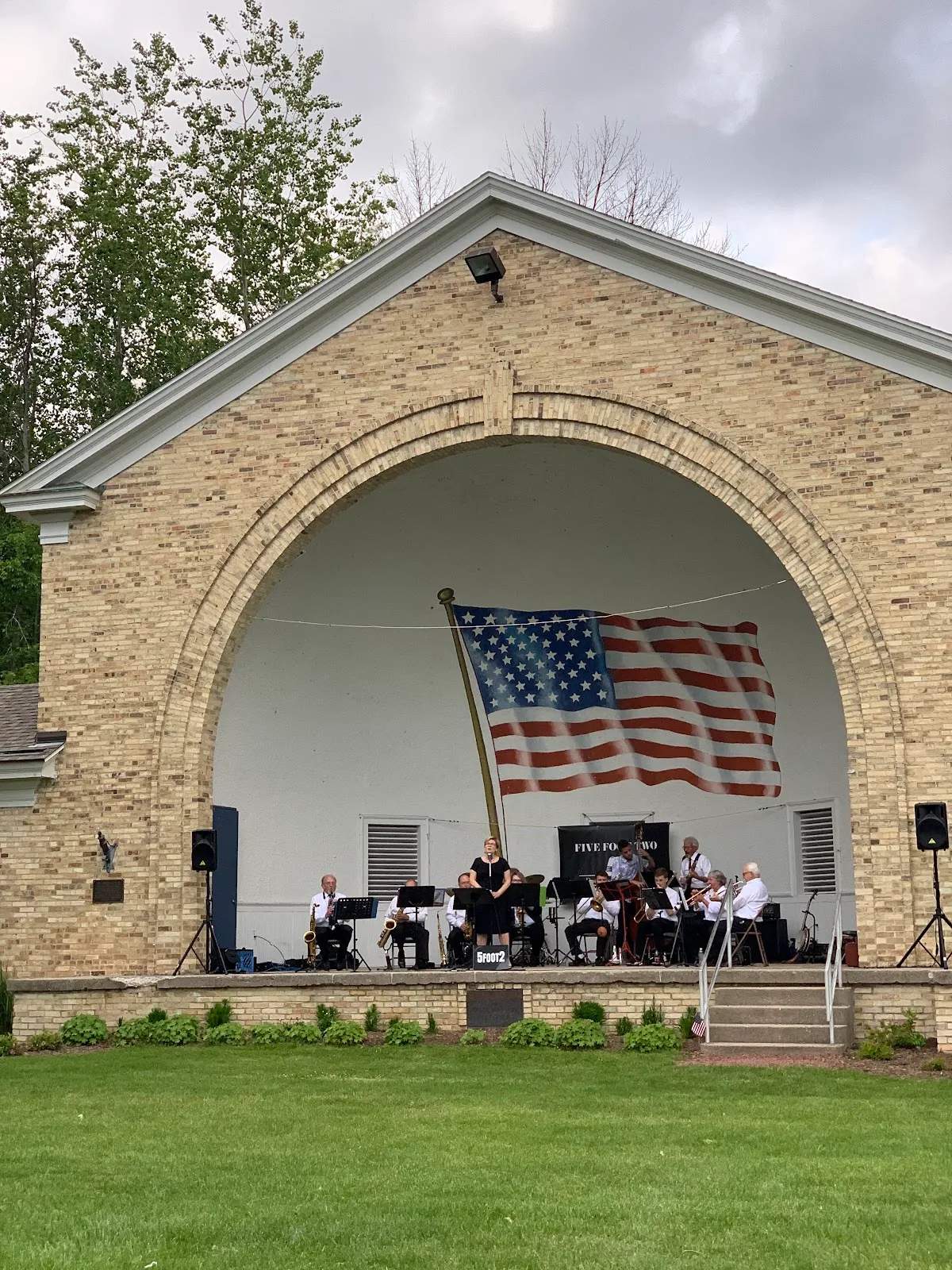 Veterans Memorial Park & Guenther Picnic Area — photo 1