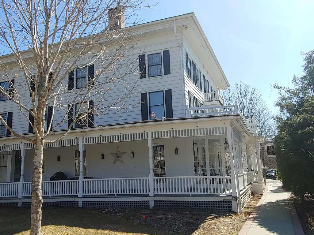 Falls Village Inn
