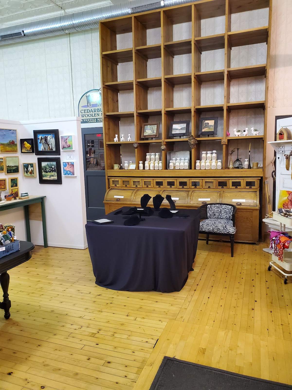 The Pink Llama Gallery — photo 4