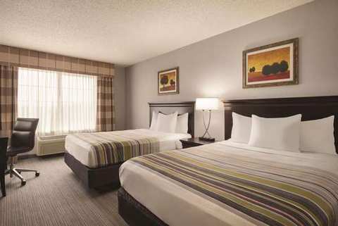 Country Inn & Suites by Radisson, West Bend, WI — photo 2