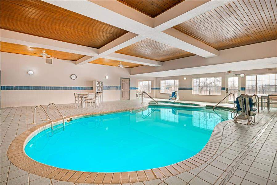 Country Inn & Suites by Radisson, West Bend, WI — photo 3