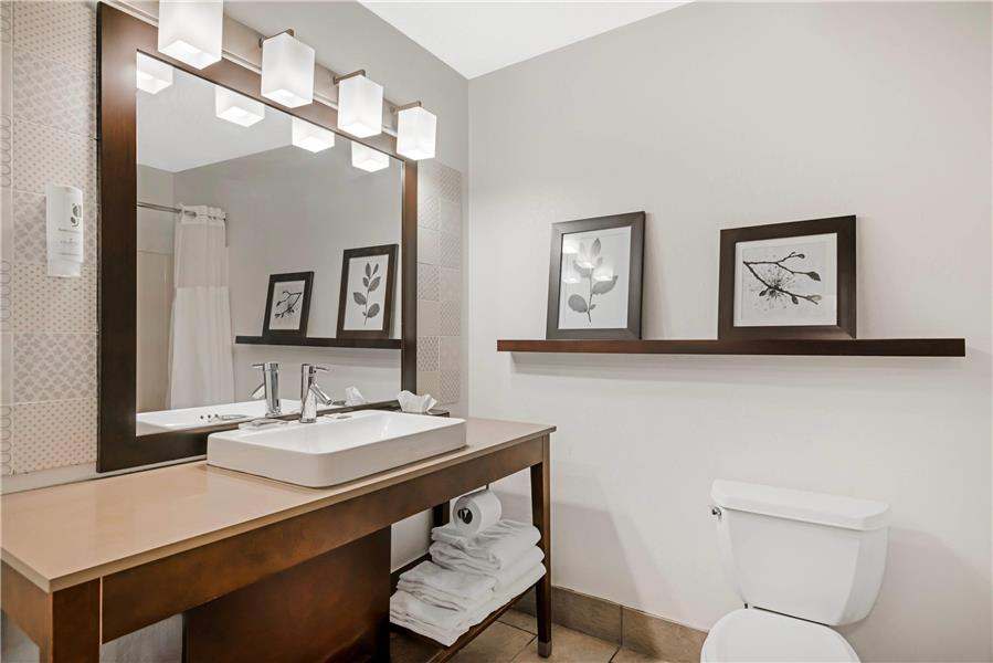 Country Inn & Suites by Radisson, West Bend, WI — photo 4