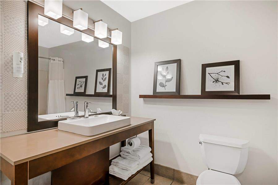 Country Inn & Suites by Radisson, West Bend, WI — photo 4