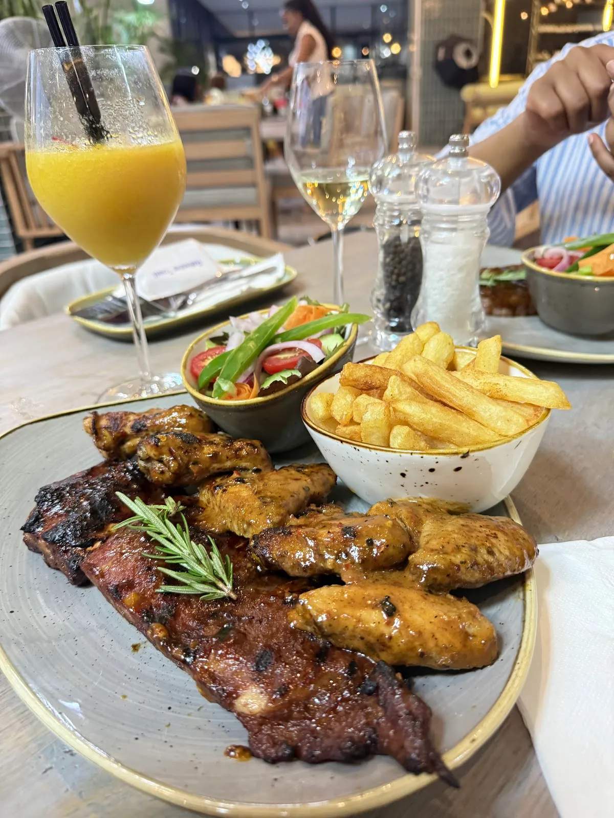 The Wisemen Restaurant & Bar — photo 2