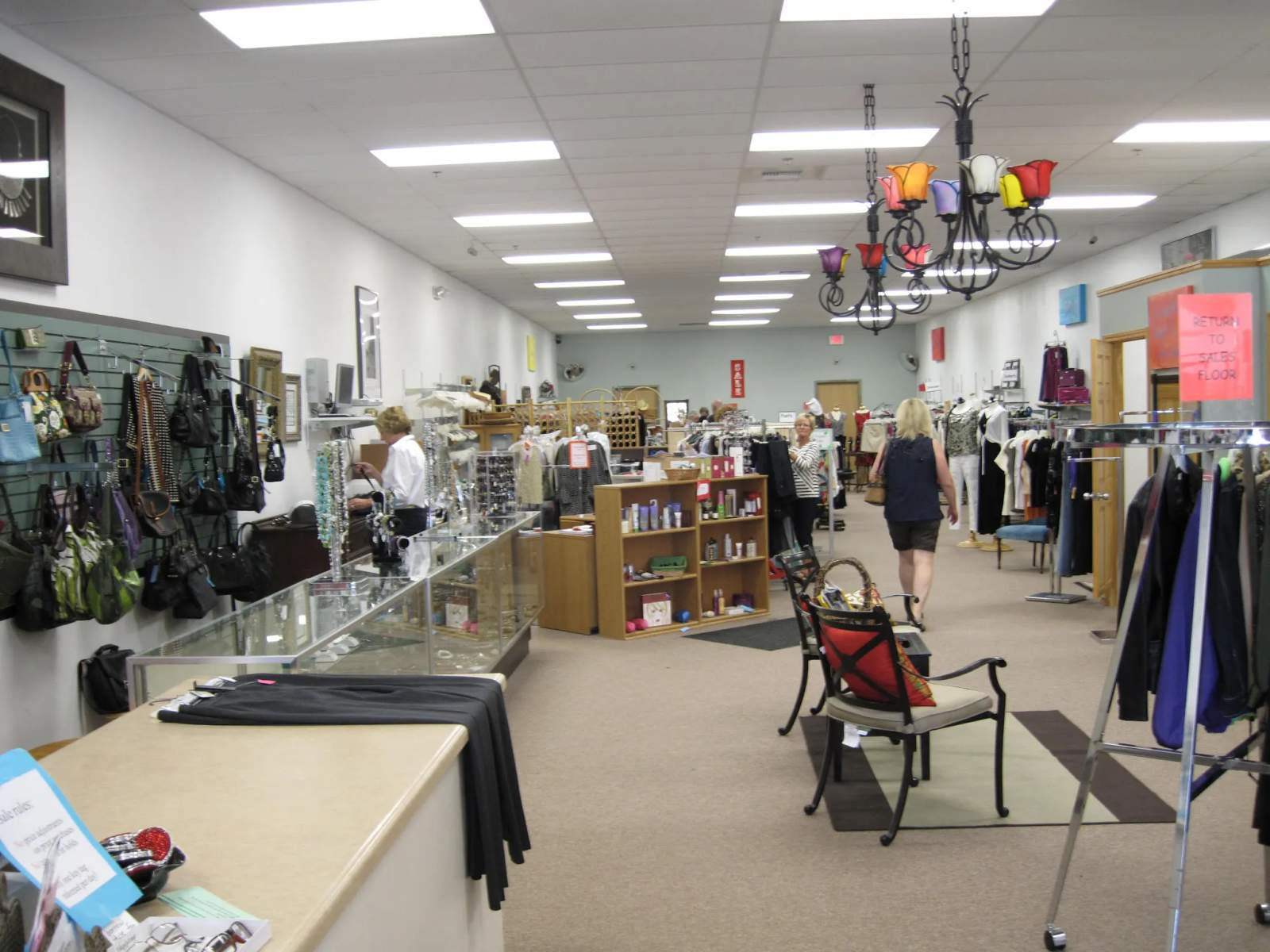 Elite Repeat Consignment Shop — photo 2