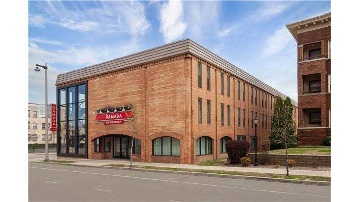 Ramada by Wyndham Milwaukee — photo 1