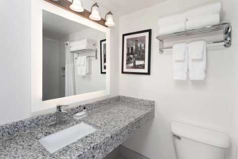 Ramada by Wyndham Milwaukee — photo 3