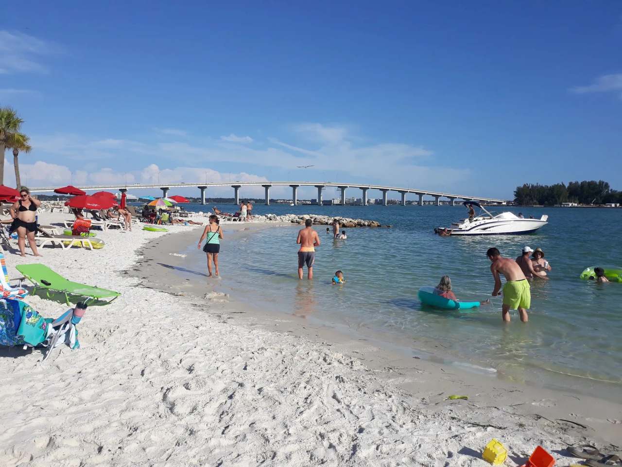 Tropix Beach Bar — photo 3