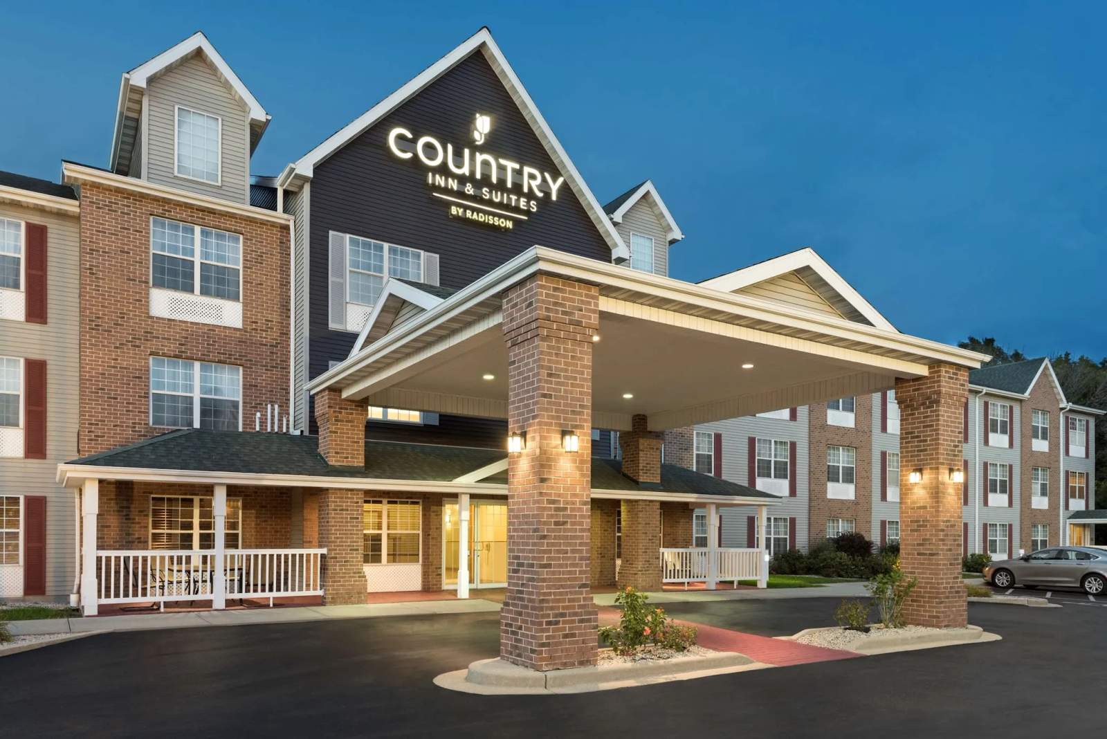 Country Inn & Suites by Radisson, Milwaukee Airport, WI — photo 1