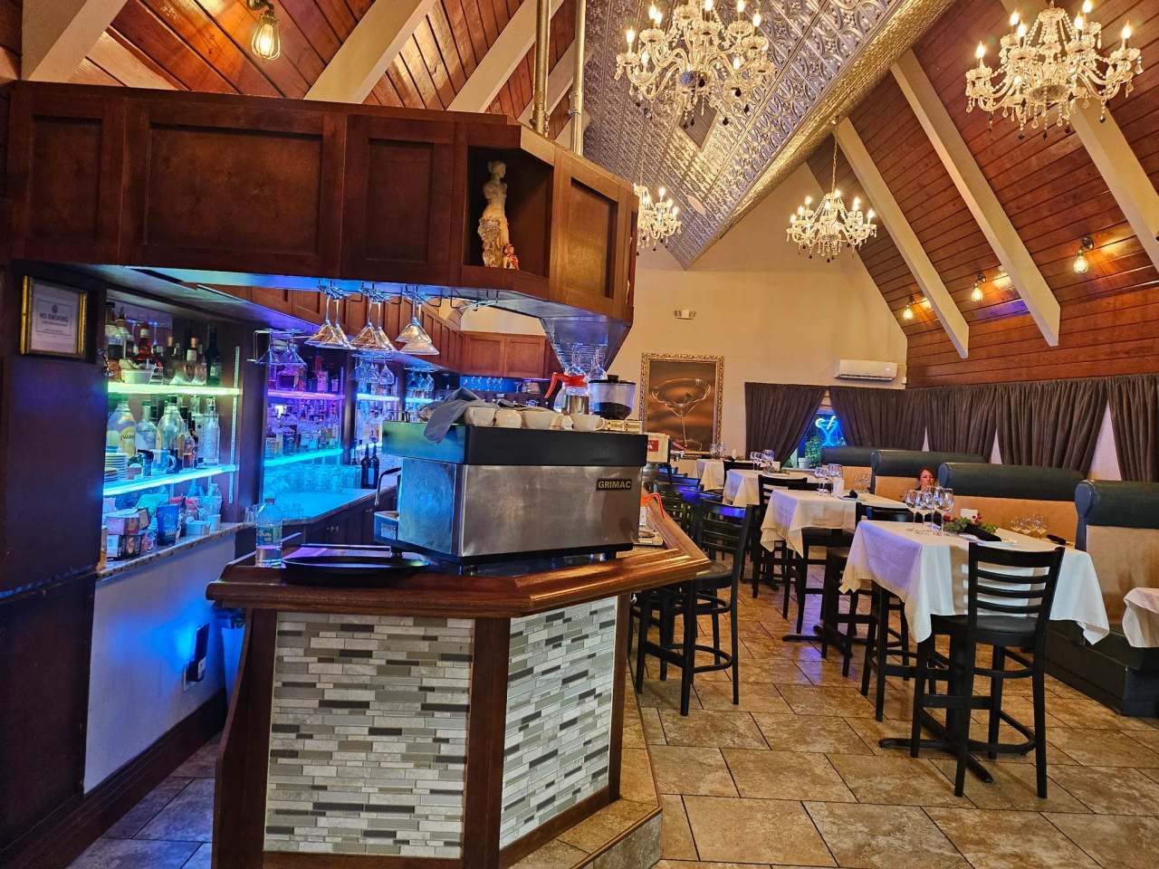 DeLukas Restaurant & Bar — photo 3