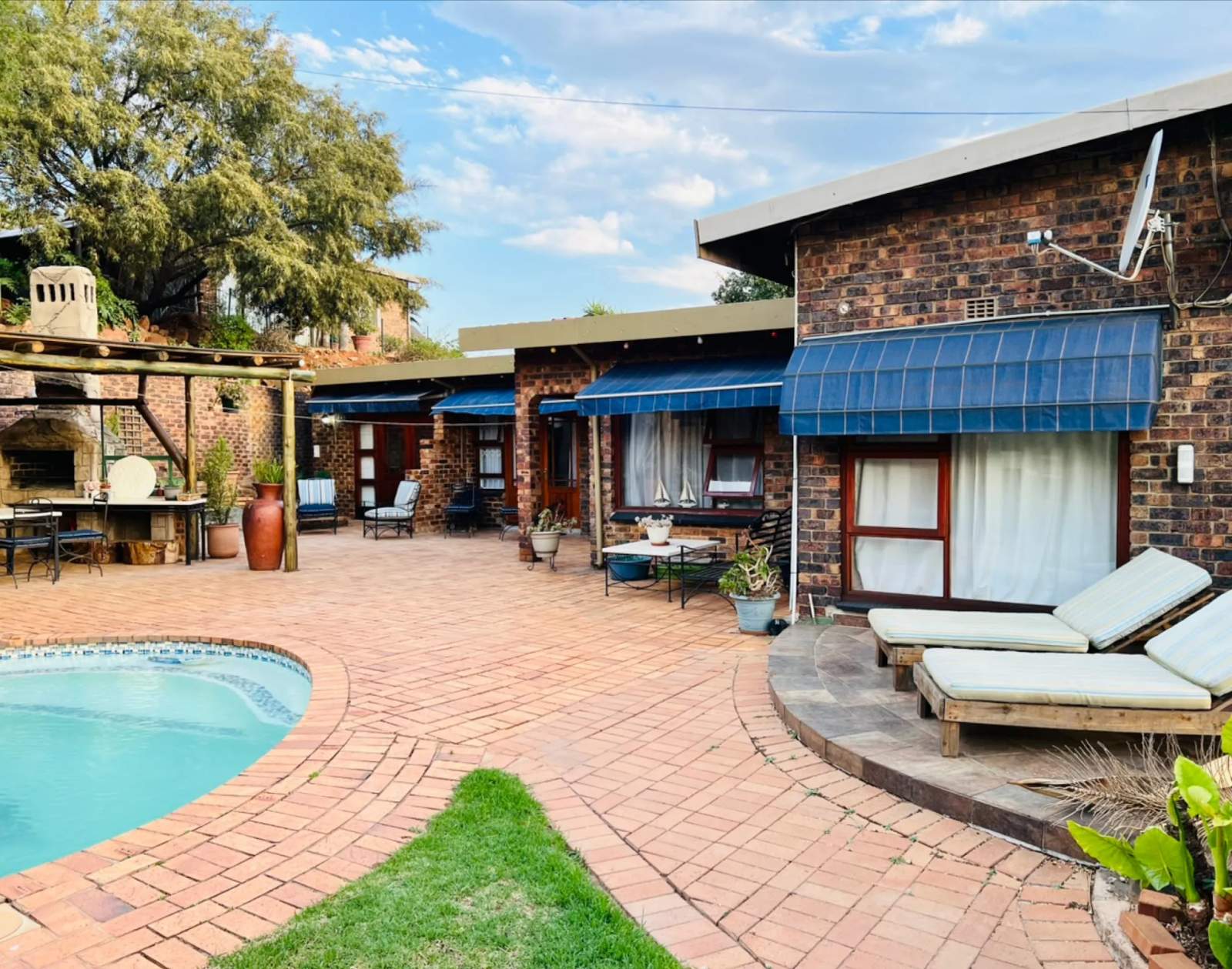 Map's View Guesthouse (Thaba Bosigo Ave) — photo 1