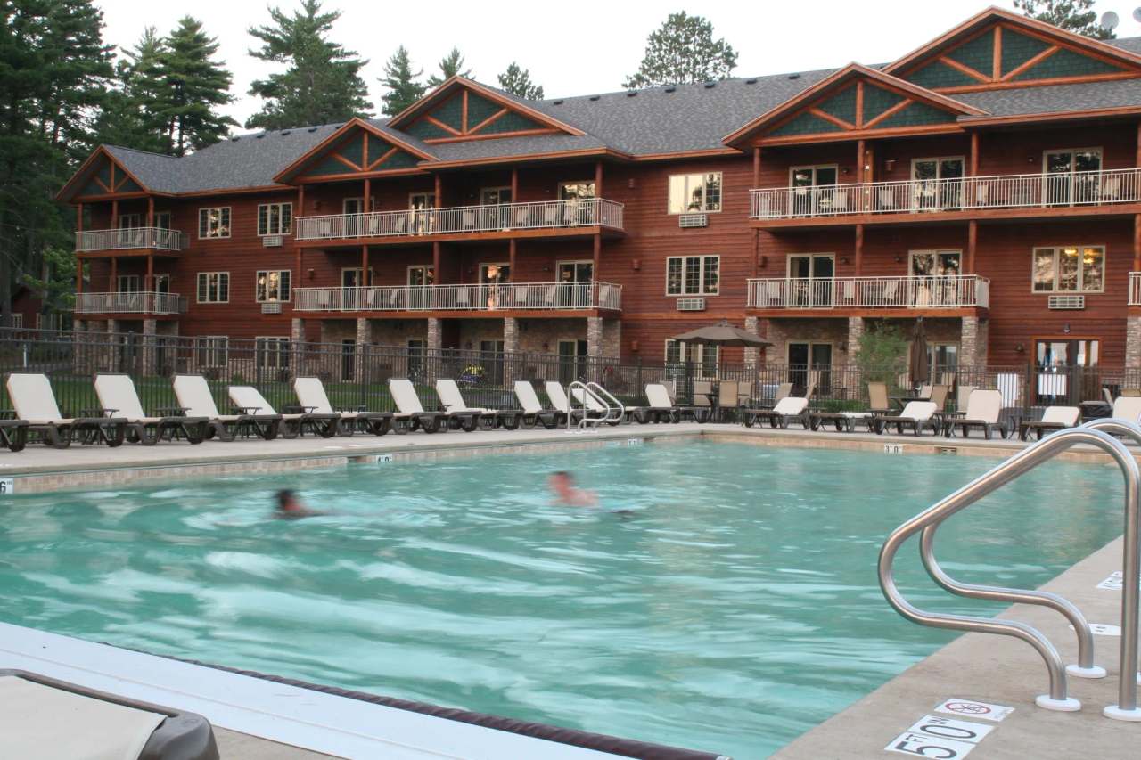 Eagle Waters Resort & Supper Club — photo 1