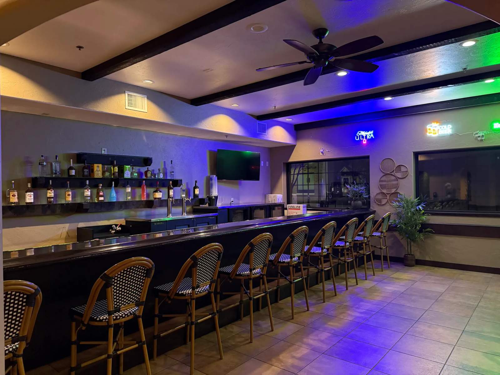 Bamboo Breeze Bar and Lounge — photo 1