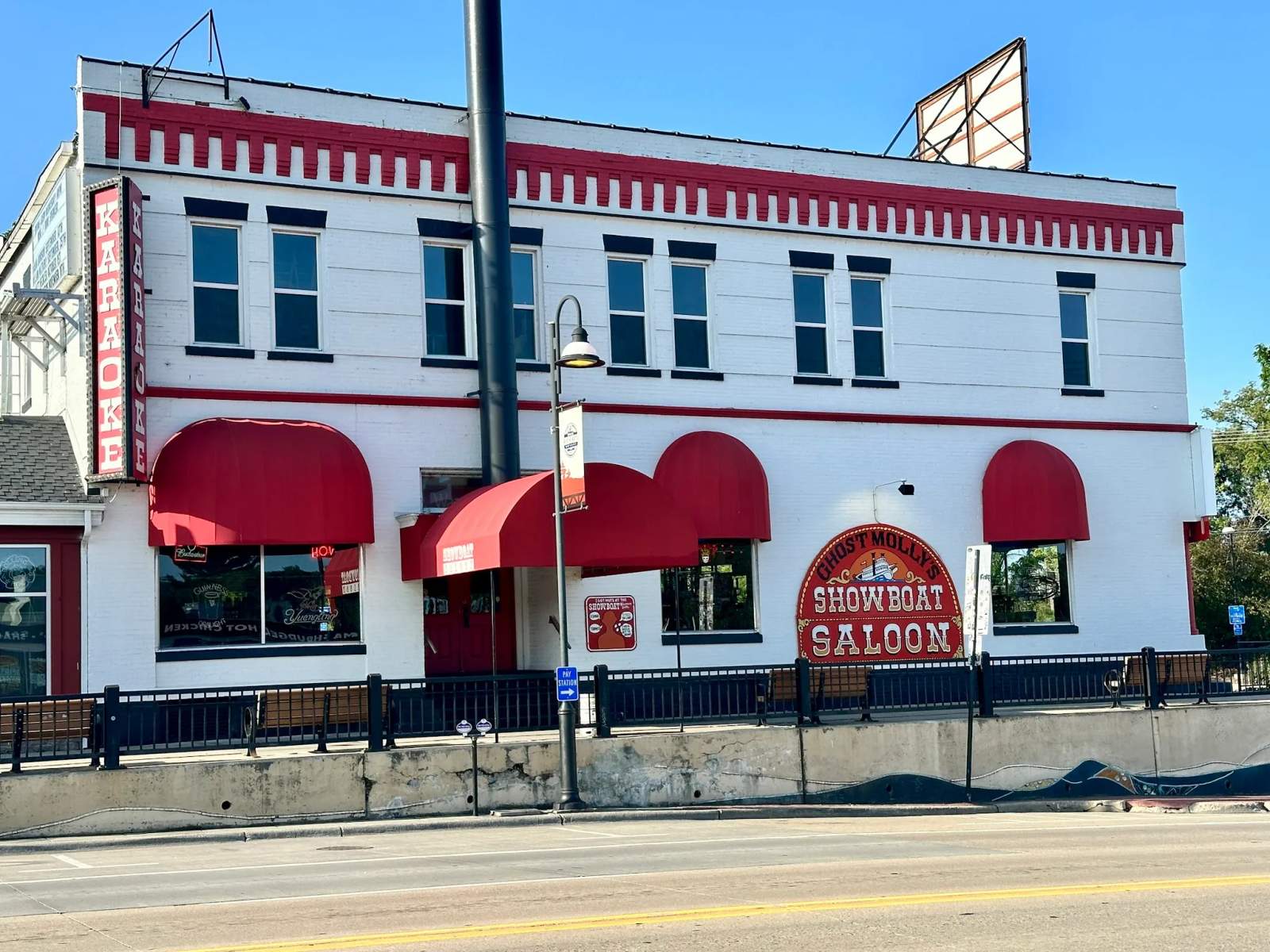Showboat Saloon — photo 3