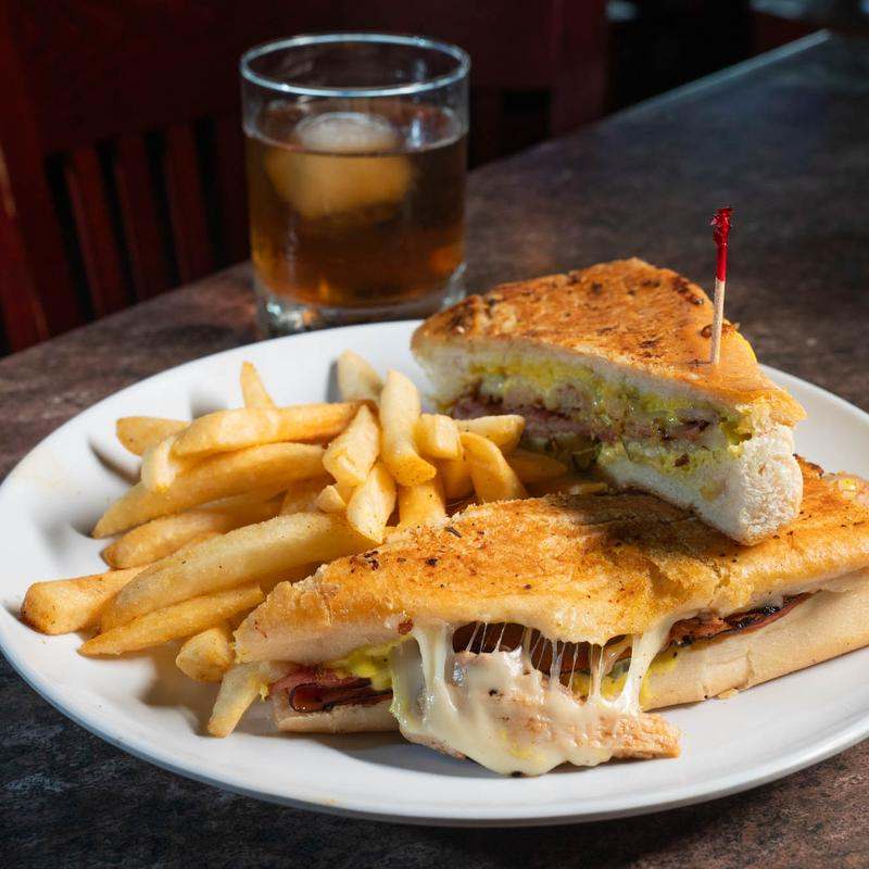Hogg Daddy's Beach Bar & Grill — photo 2