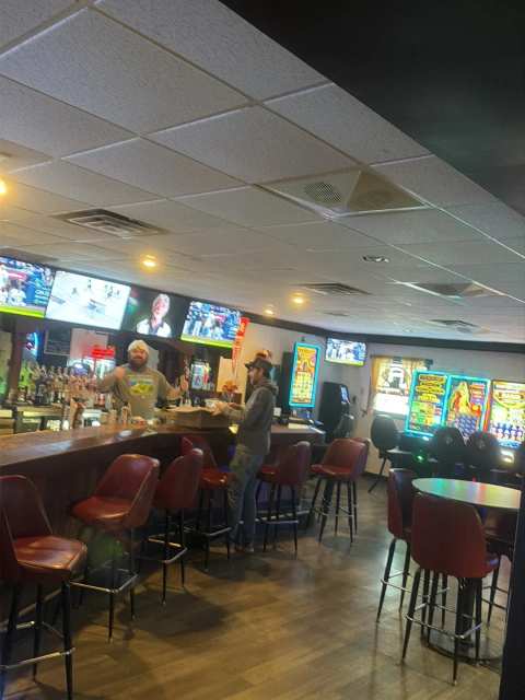 Twinz Bar and Grill — photo 3