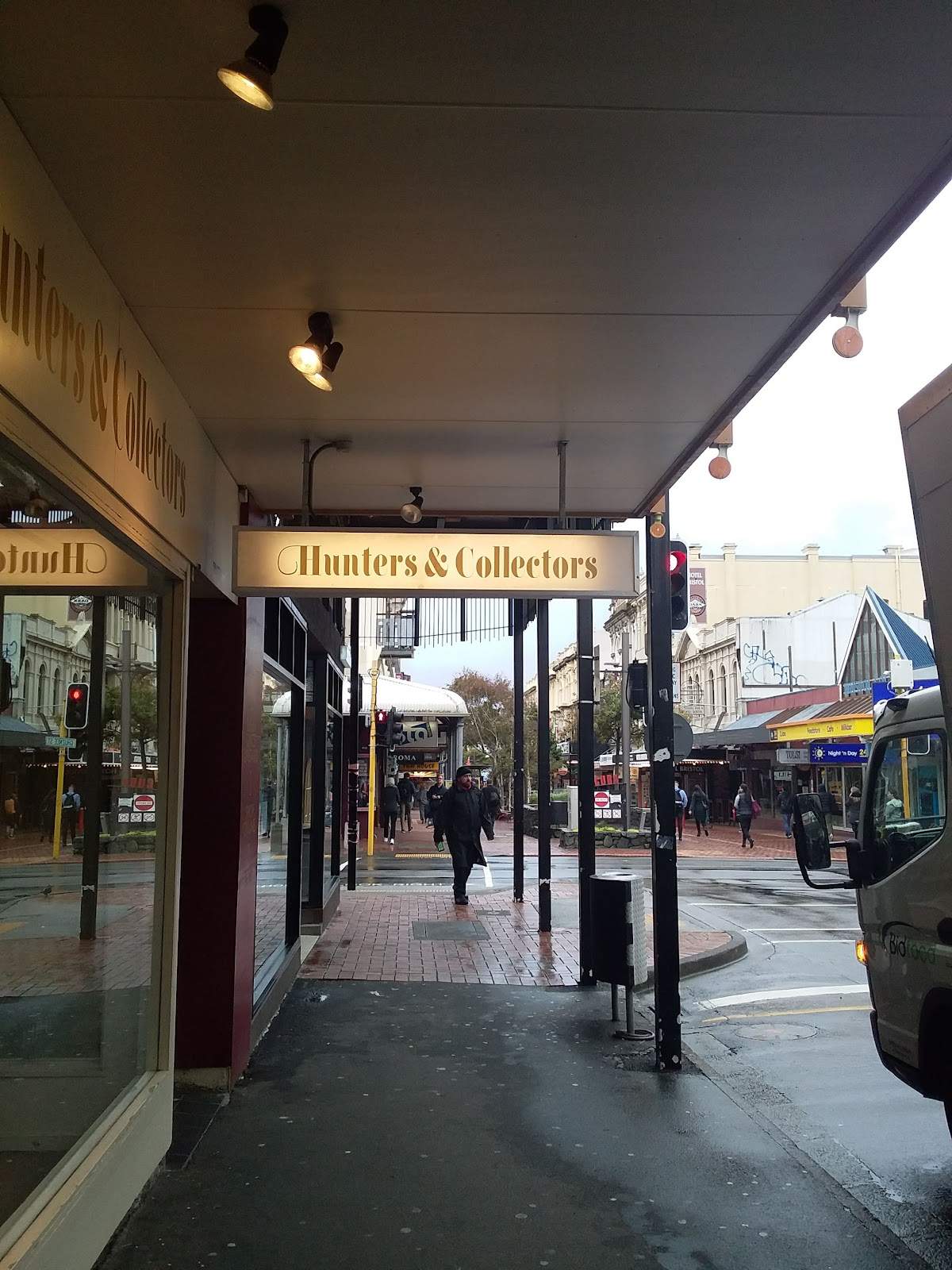 Hunters & Collectors — photo 1