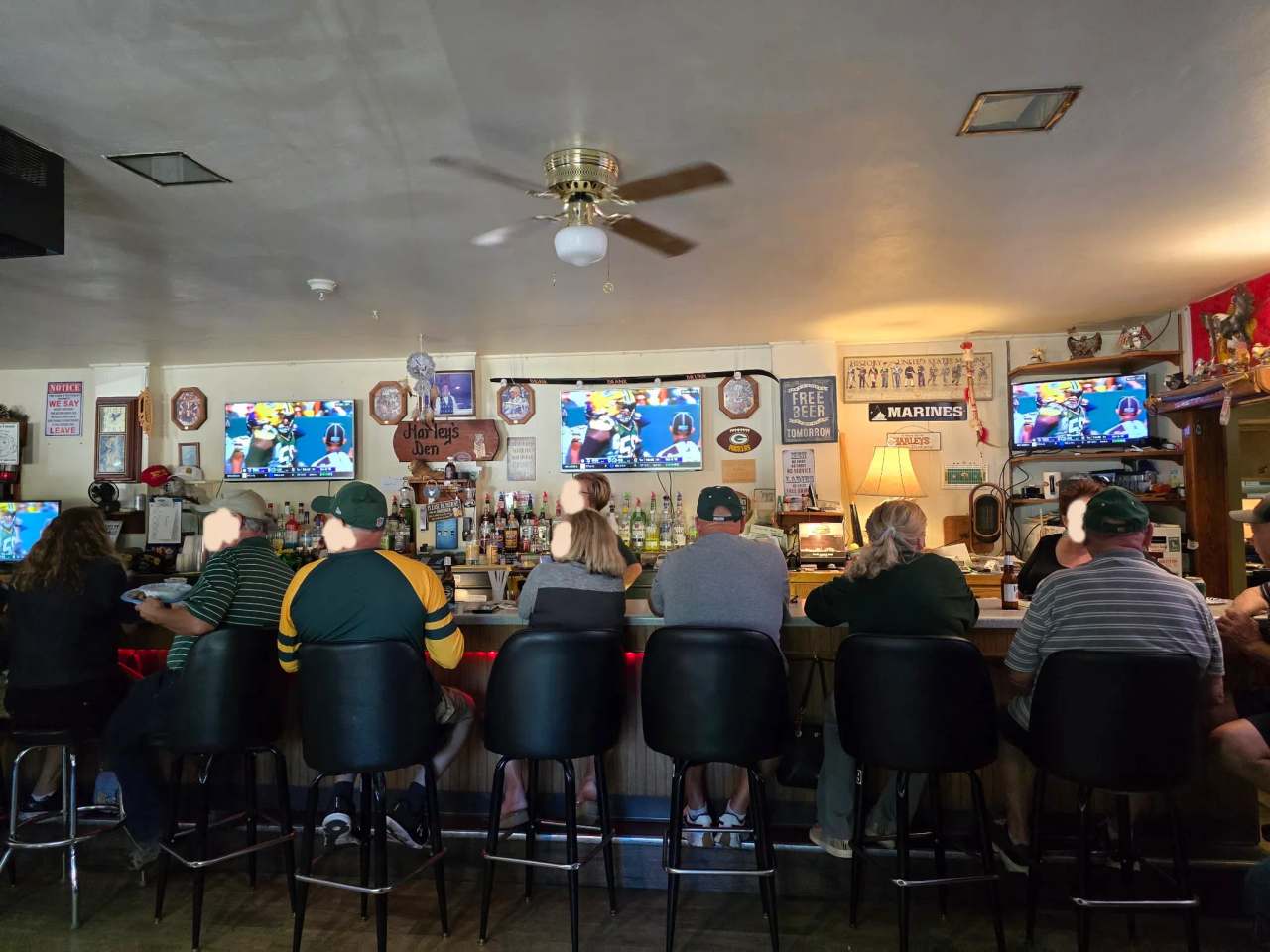 Harleys Den Bar And Grill — photo 1