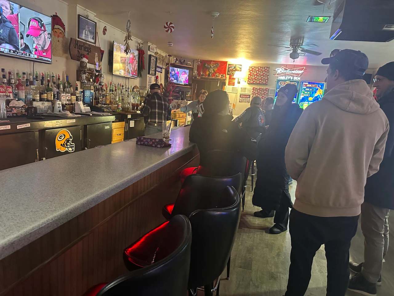 Harleys Den Bar And Grill — photo 2