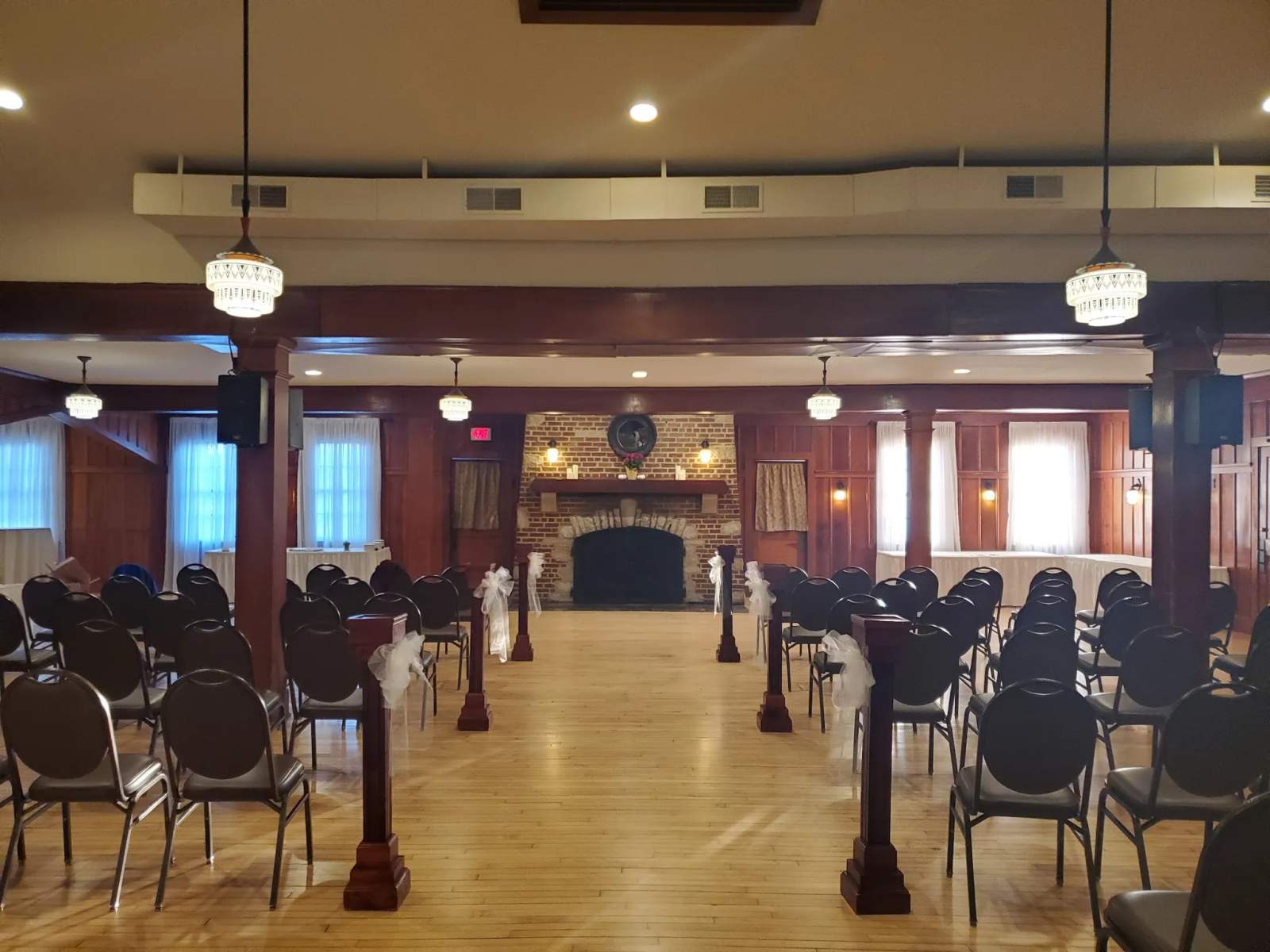 Chandelier Ballroom — photo 4