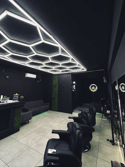 The Professional Barbershop — photo 3
