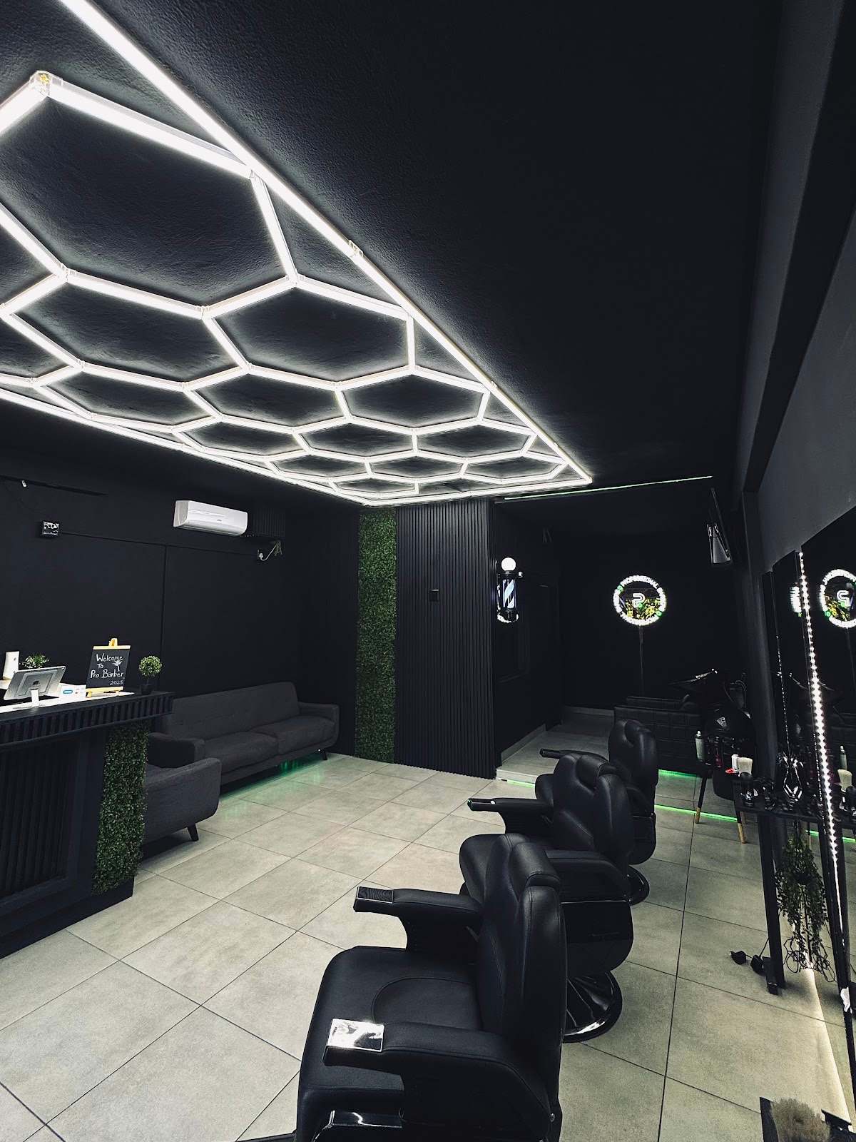 The Professional Barbershop — photo 3