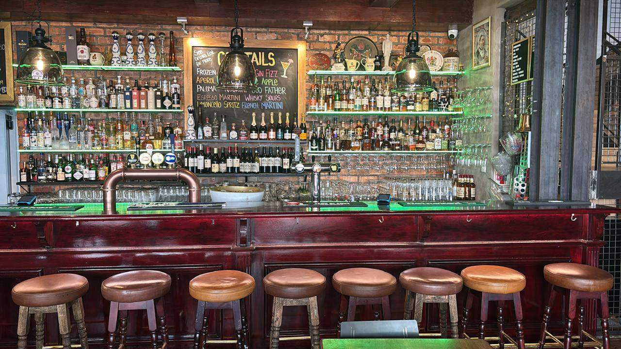 The Mad Hatter Pub — photo 1