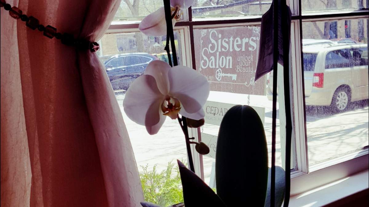 Sisters Salon and Spa — photo 1