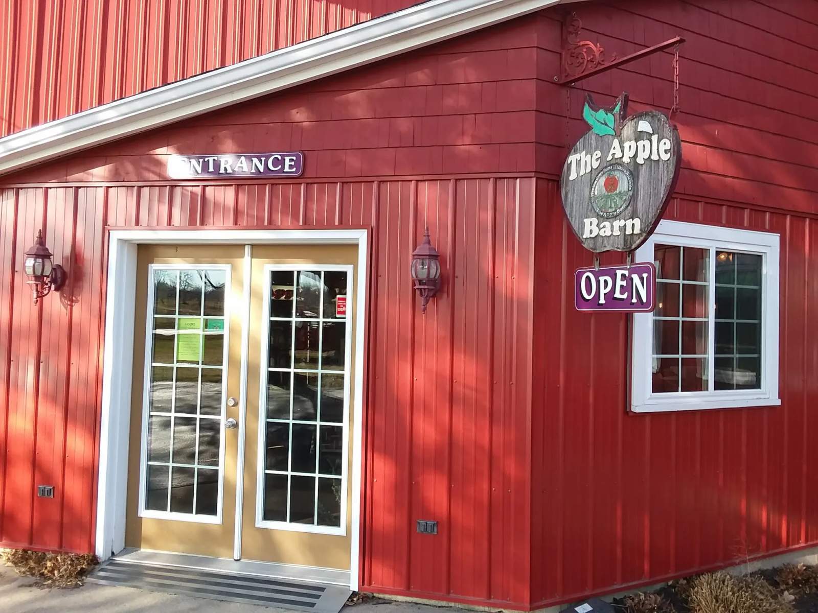 Apple Barn Orchard & Winery — photo 1