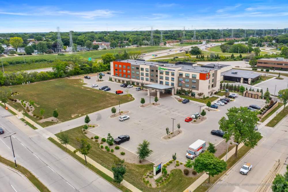 Holiday Inn Express & Suites Milwaukee - West Allis, an IHG Hotel — photo 1