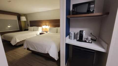 Holiday Inn Express & Suites Milwaukee - West Allis, an IHG Hotel — photo 2