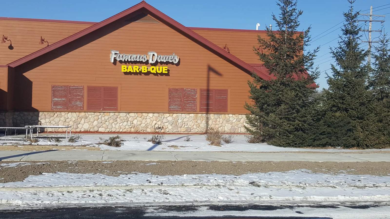 Famous Dave's Bar-B-Que — photo 1