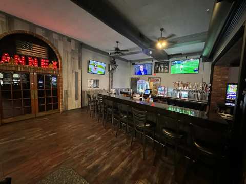 Coliseum Sports Bar and Grill — photo 3
