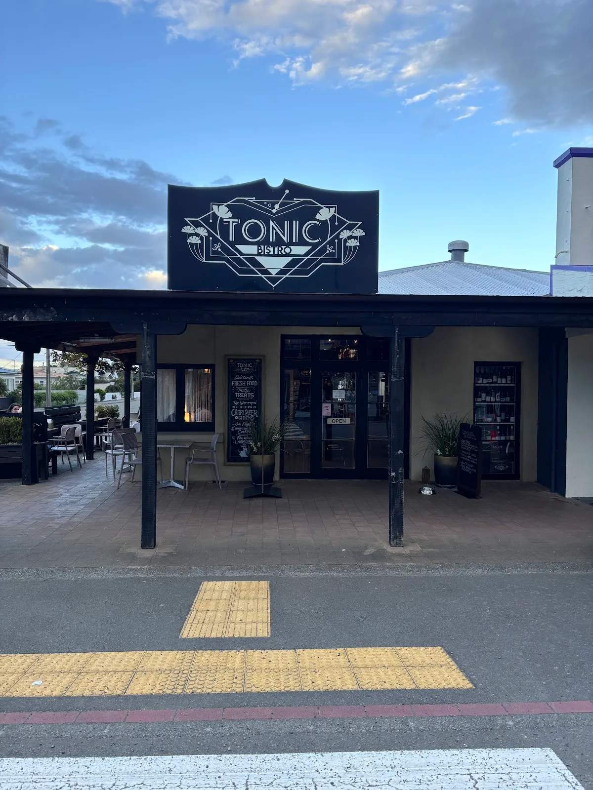 Tonic Bar & Bistro — photo 4