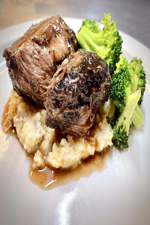 Houligans Steak & Seafood Pub — photo 2