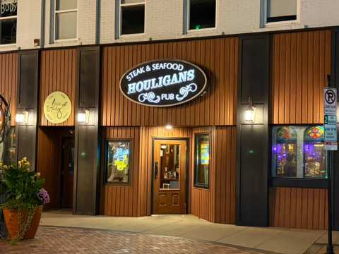 Houligans Steak & Seafood Pub — photo 3