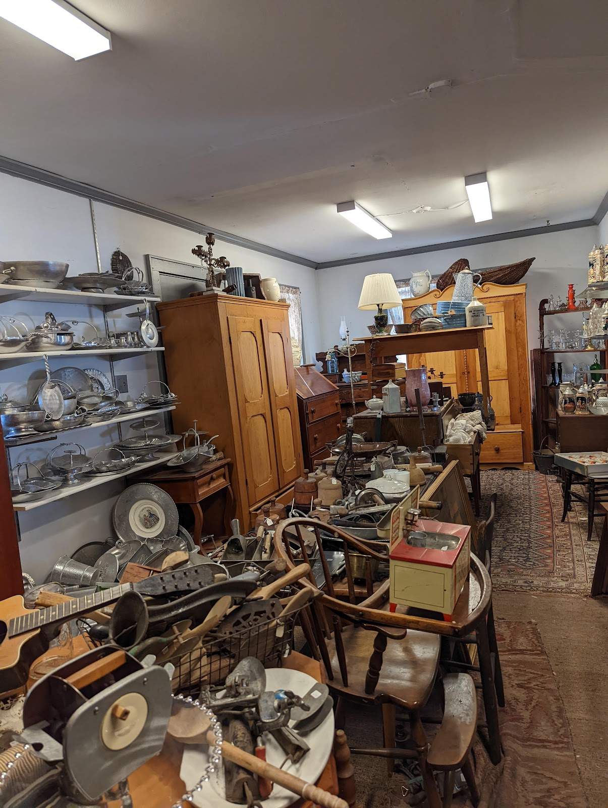 Sharron's Antiques — photo 1