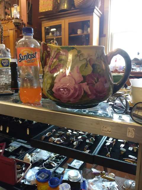 Sharron's Antiques — photo 2