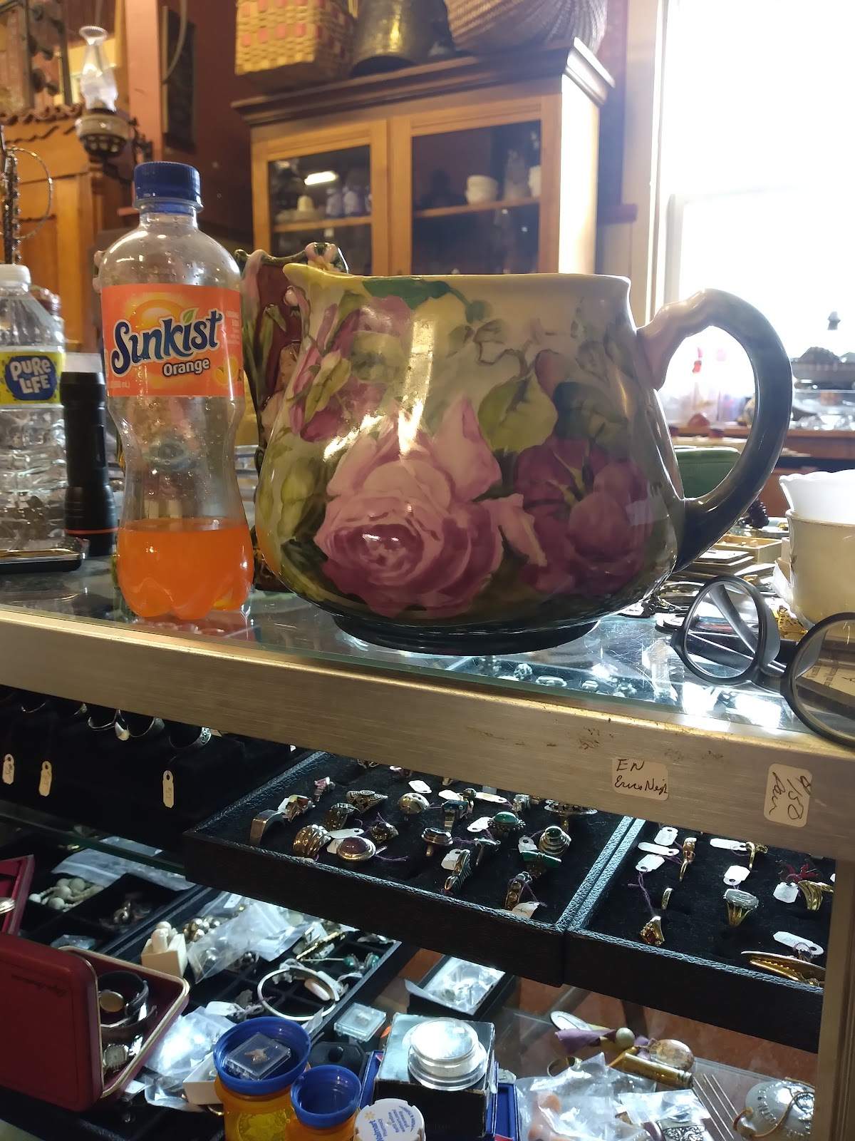 Sharron's Antiques — photo 2