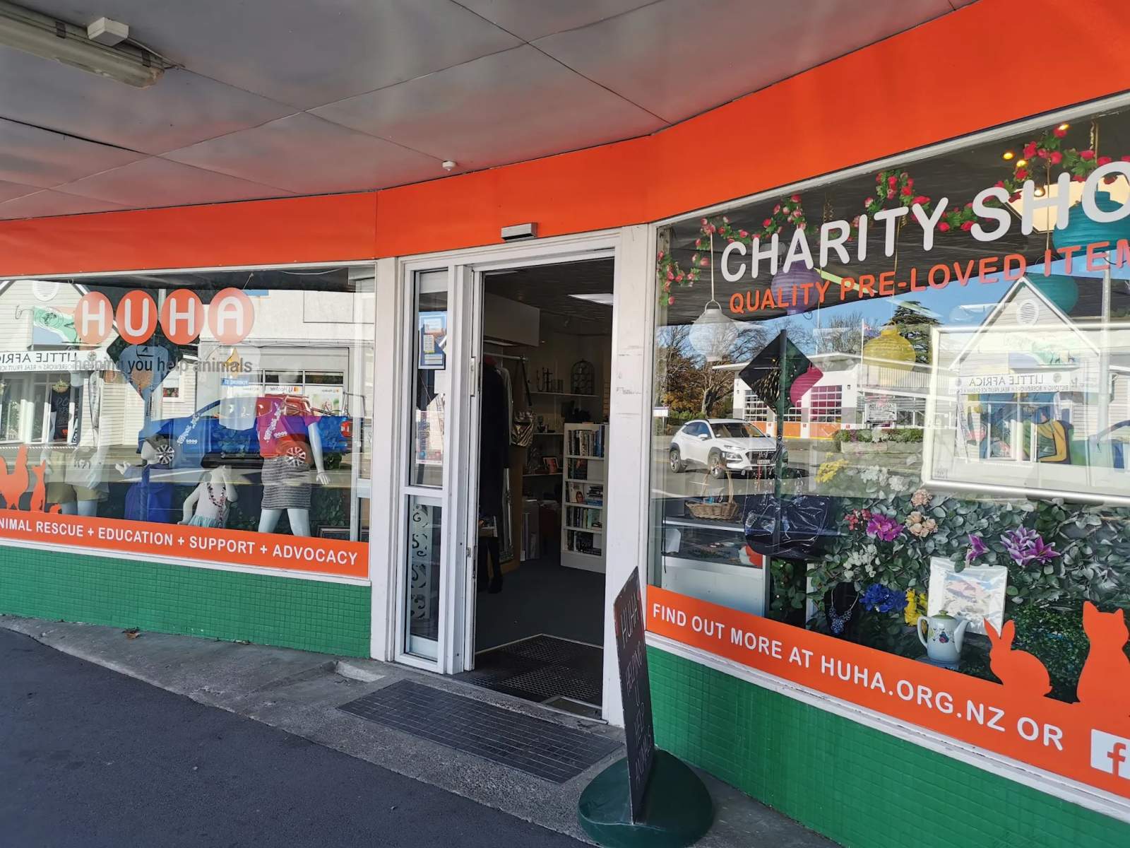 HUHA Charity Shop — photo 1