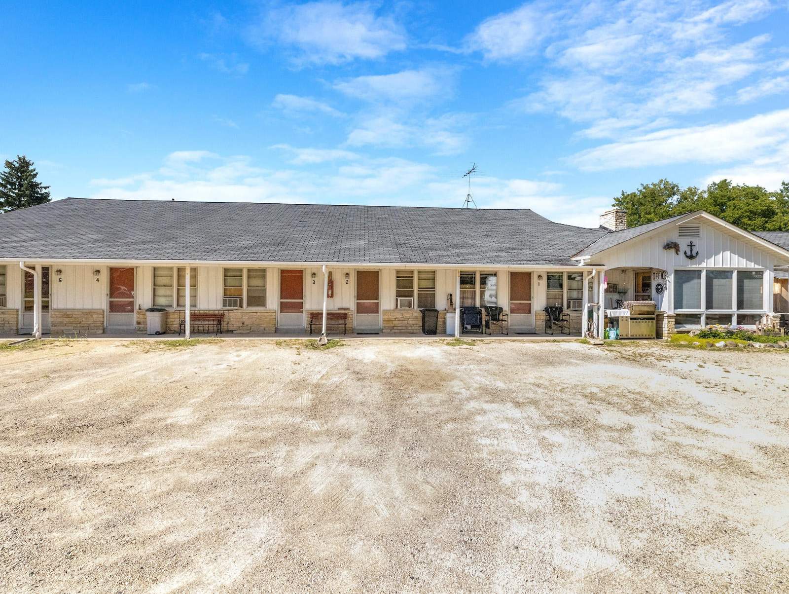 Driftwood motel — photo 1