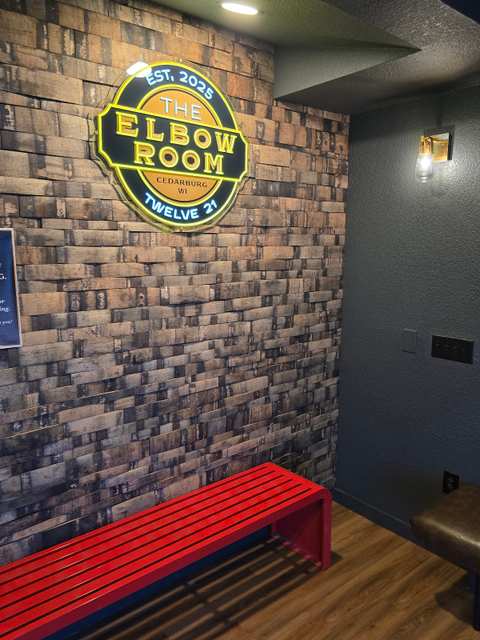 Elbow Room Twelve 21 Cedarburg — photo 2