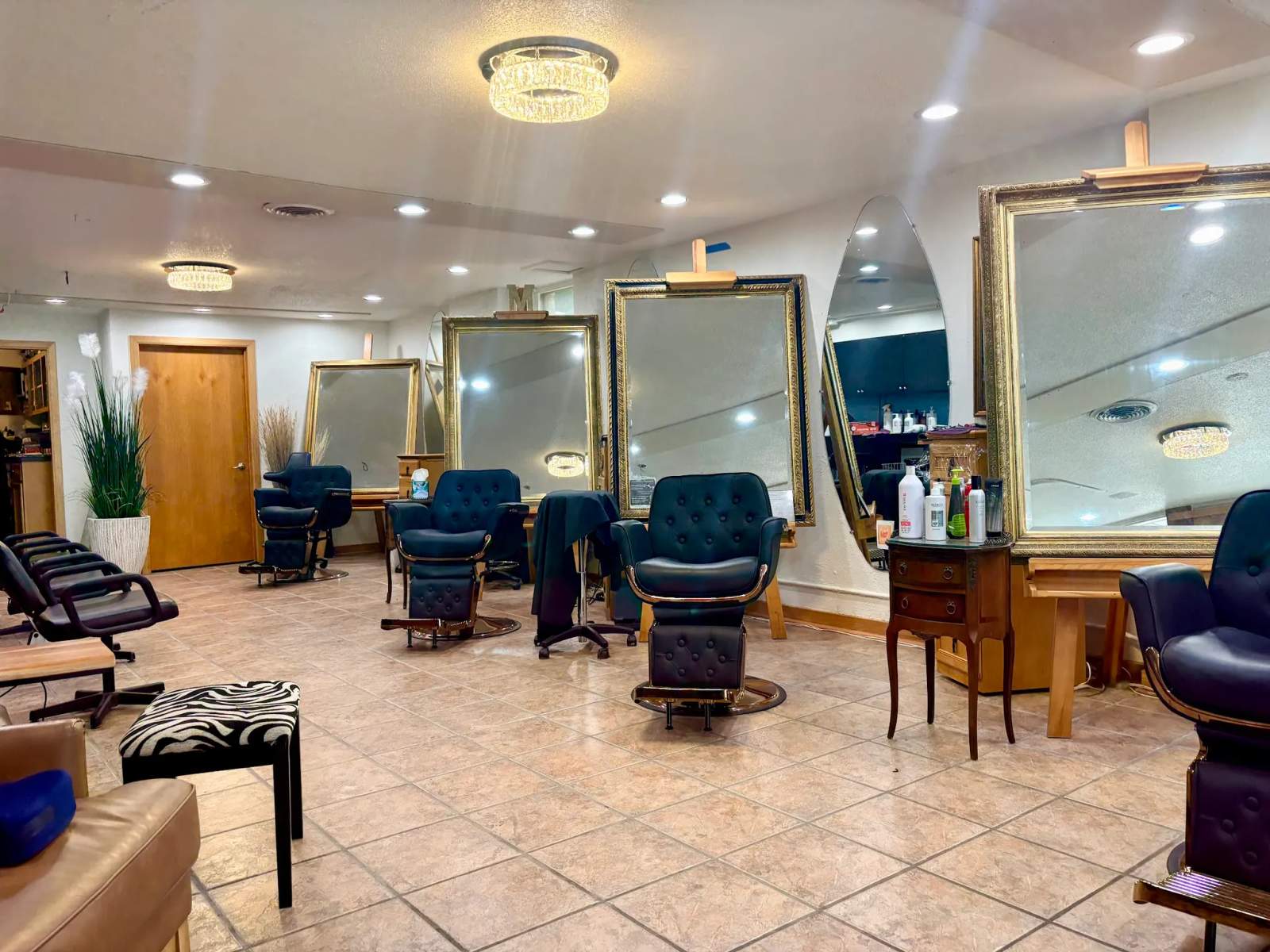 Henry Steven's Salon — photo 1