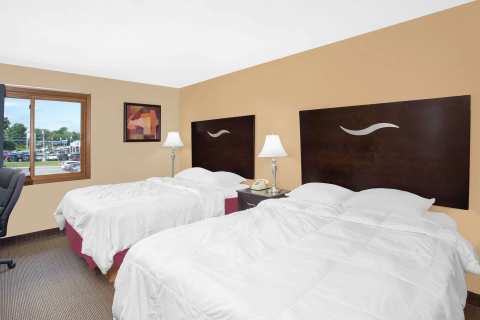 Super 8 by Wyndham Sheboygan WI — photo 2