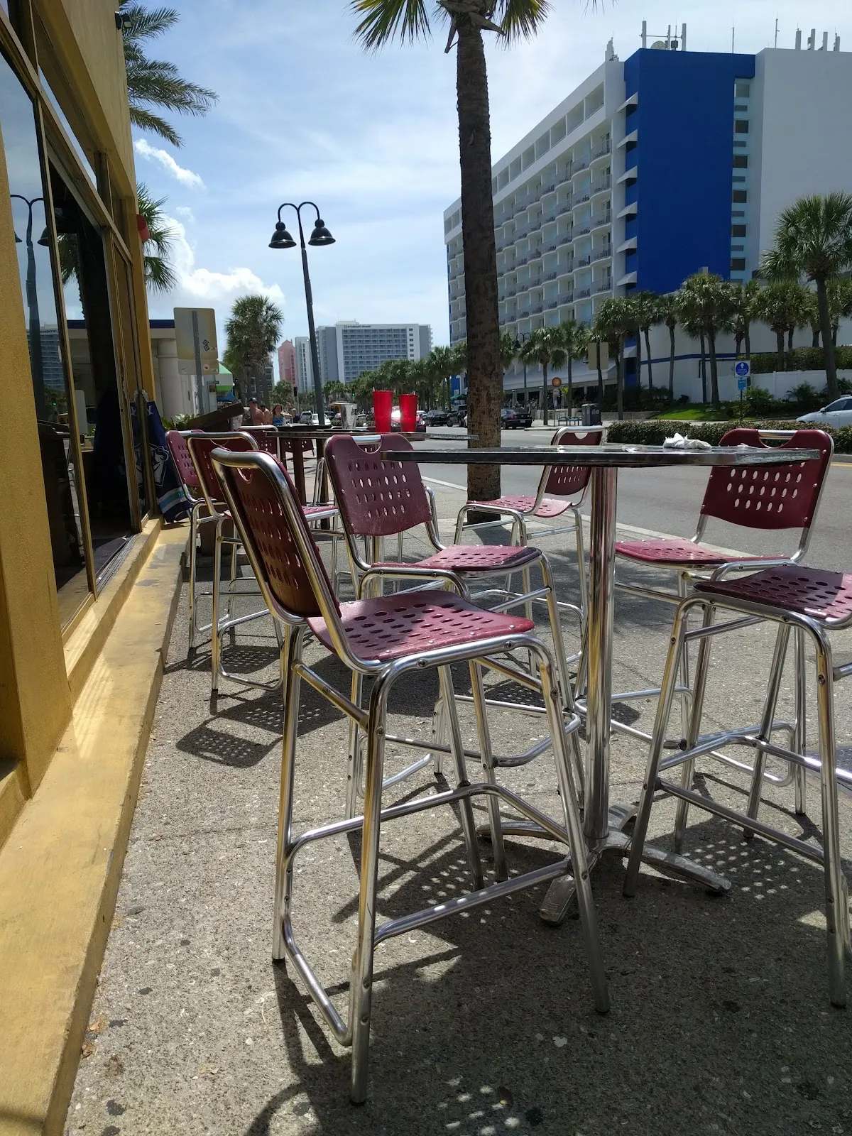 Toucans Bar & Grill — photo 1