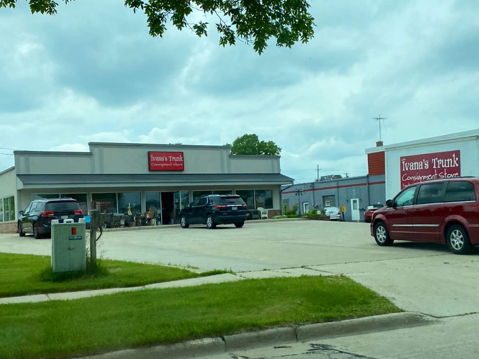 Ivana's Trunk Consignment Store — photo 1
