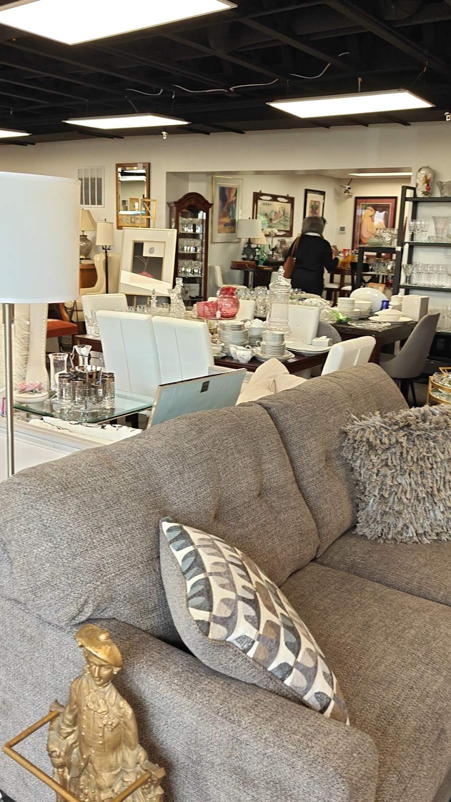 Ivana's Trunk Consignment Store — photo 2