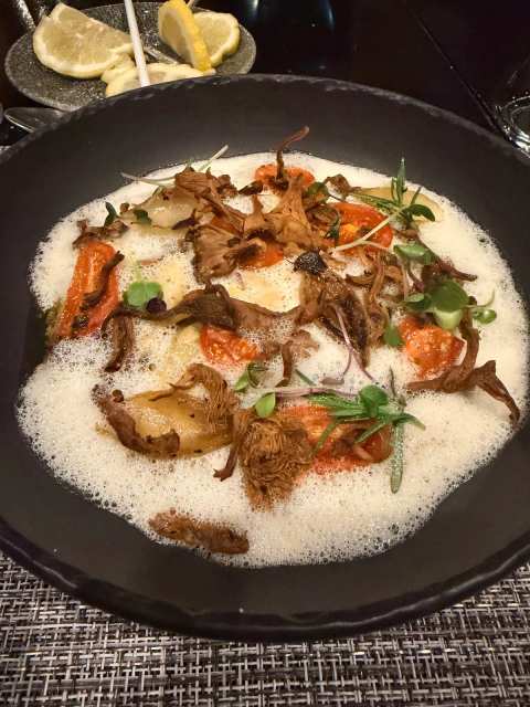 Monneaux Restaurant — photo 3