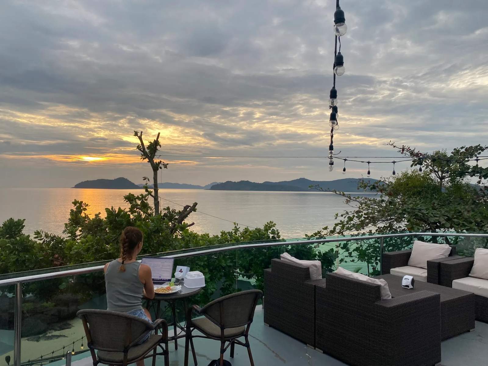 White Sand Rooftop Bar & Beach Club — photo 1