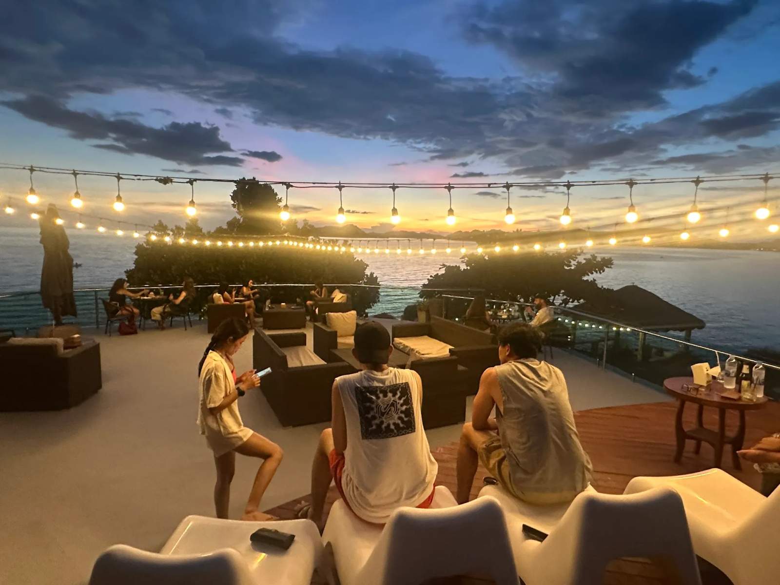 White Sand Rooftop Bar & Beach Club — photo 5